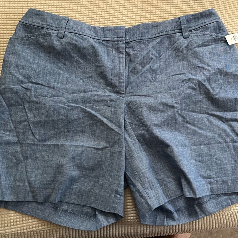Talbots Light Blue chambray Women's Bermudas - Picture 2 of 4